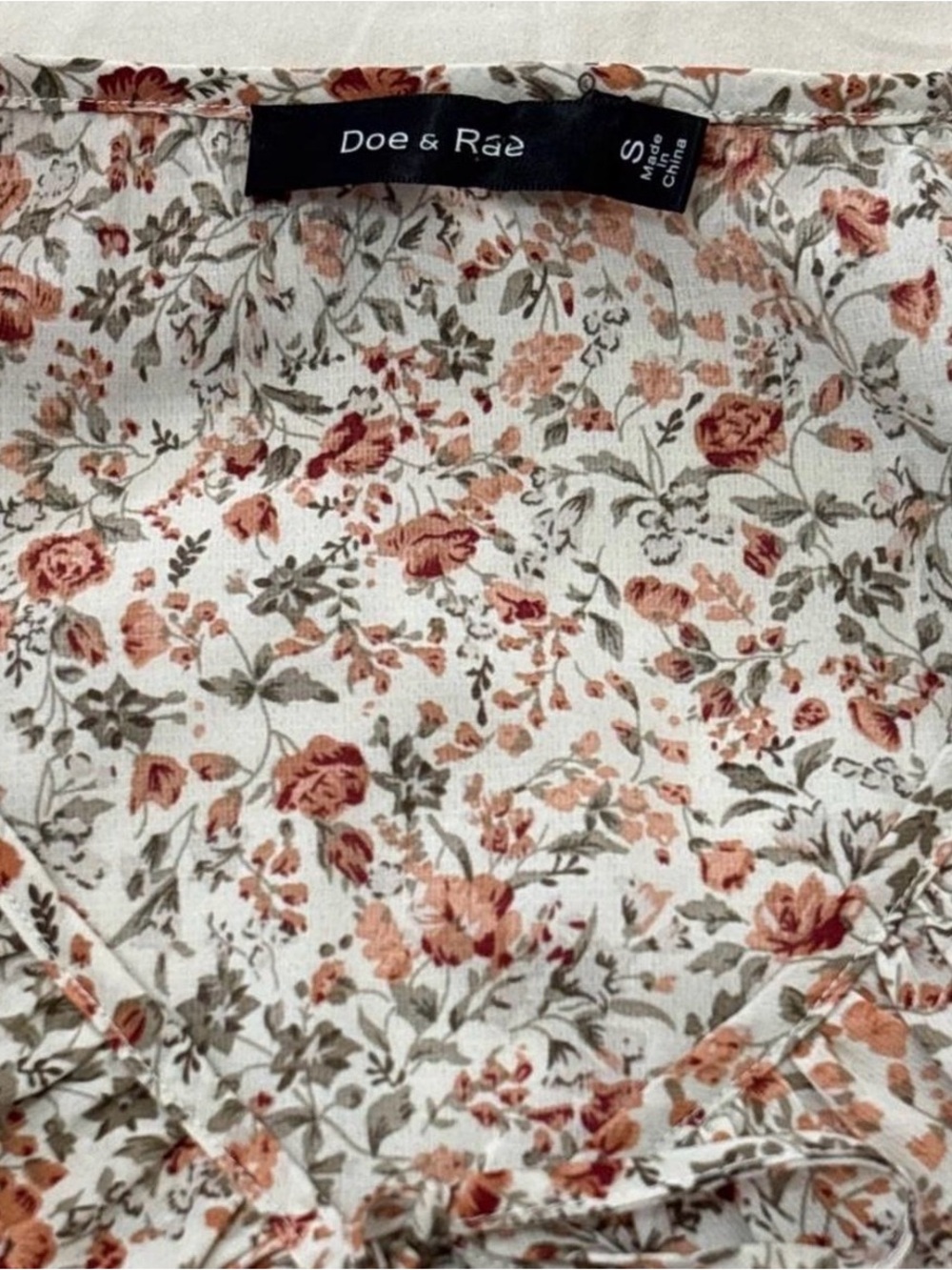 π· Doe & Rae Ditsy Floral Blouse π· - Picture 8 of 8